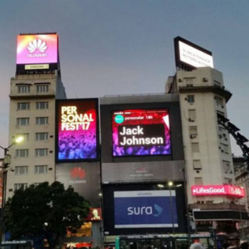 Atacama lança rede federal de DOOH na Argentina; Headway anuncia plataforma de AI